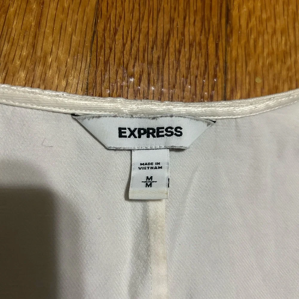 Express Sz M Ivory Cream Shimmer‎ V Neck Party Blouse Women Stylish